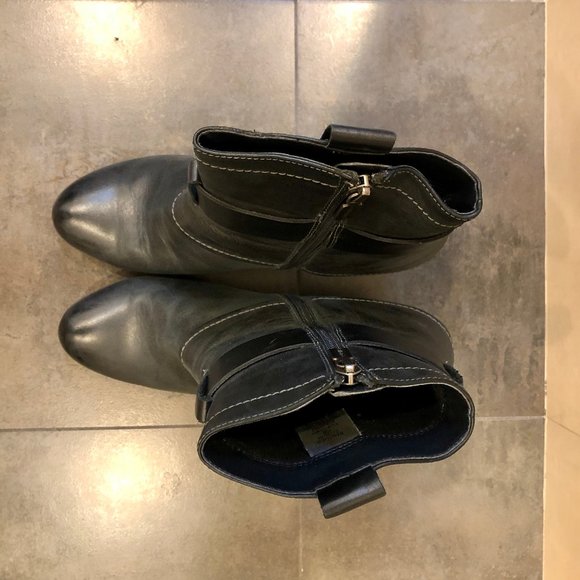 Blondo grey leather heeled ankle boots - Picture 8 of 11